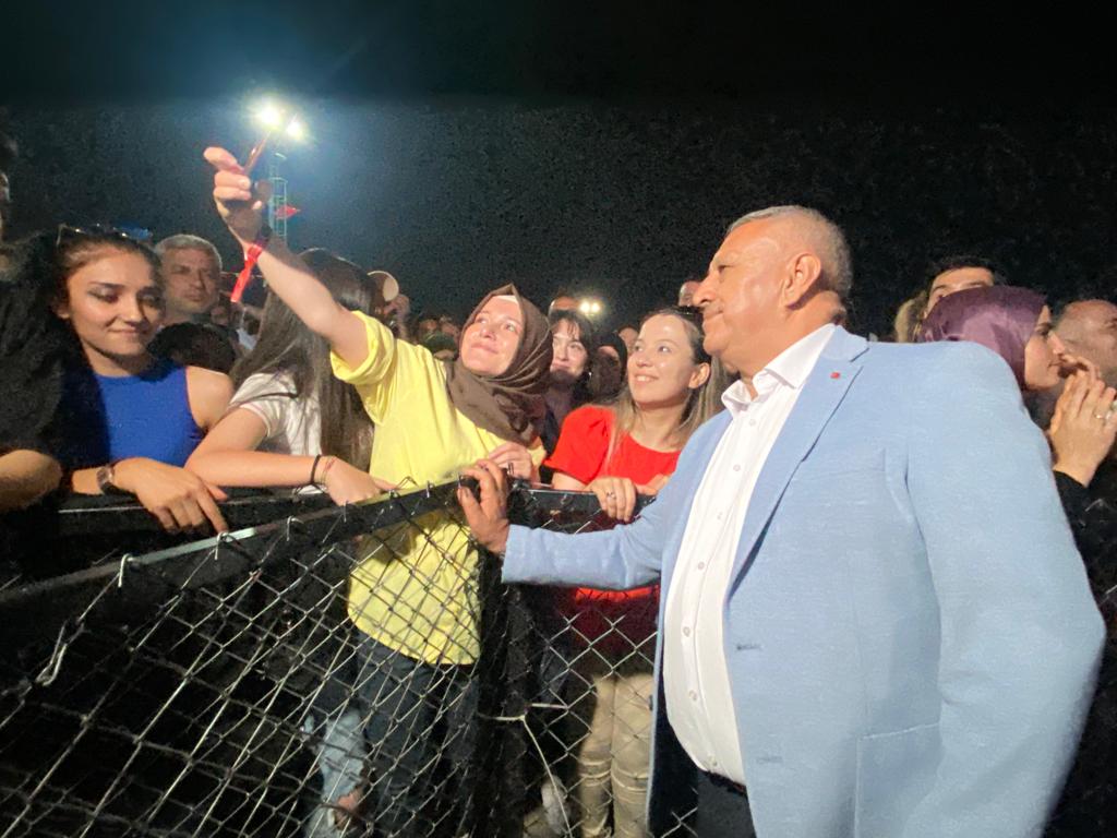 ZEYBEK VATANDAŞLARLA BİR ARADA