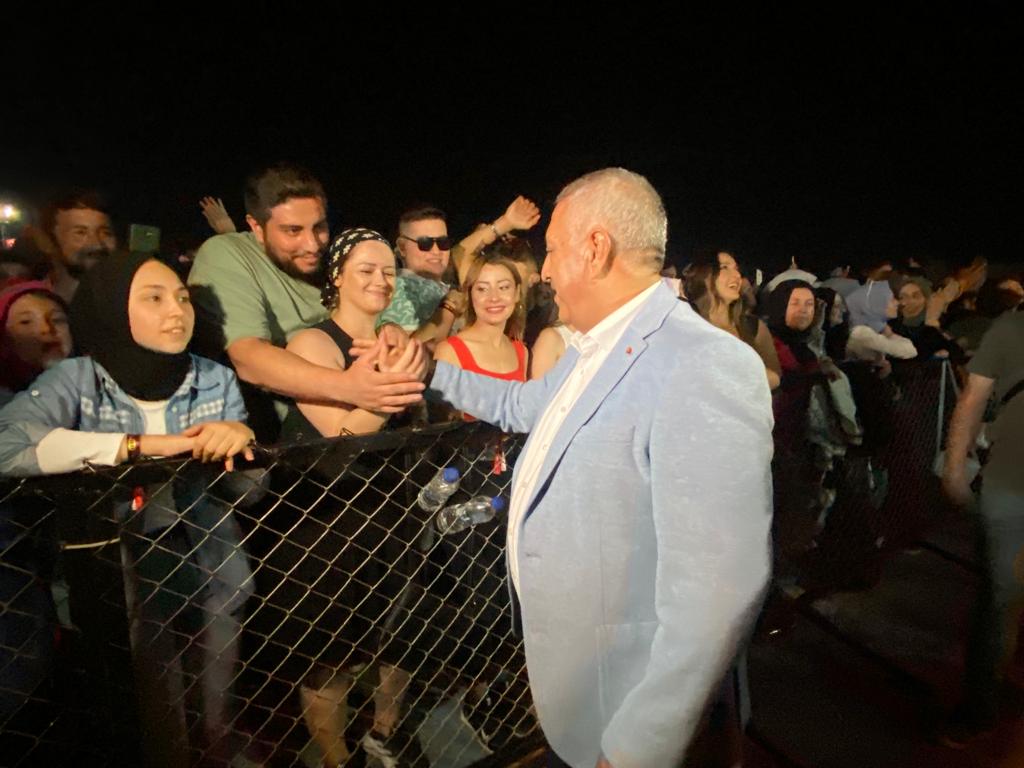 ZEYBEK VATANDAŞLARLA BİR ARADA