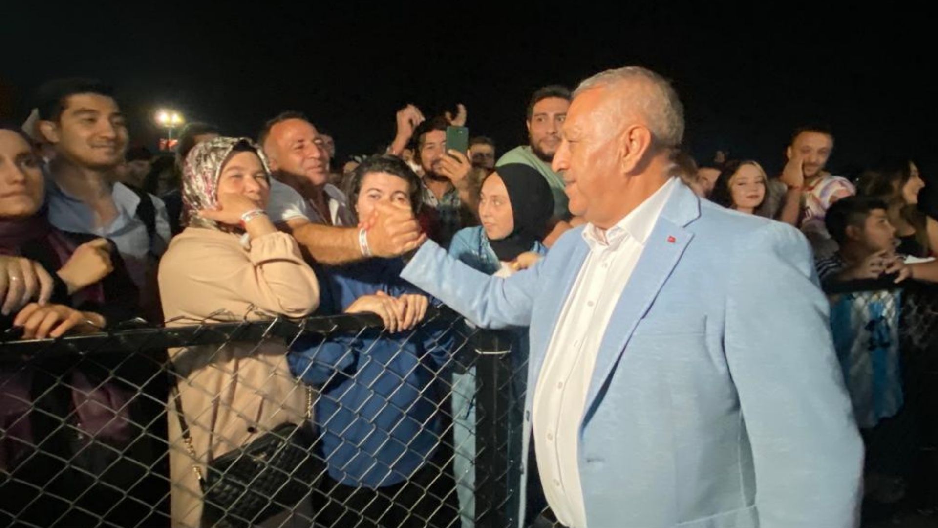 ZEYBEK VATANDAŞLARLA BİR ARADA