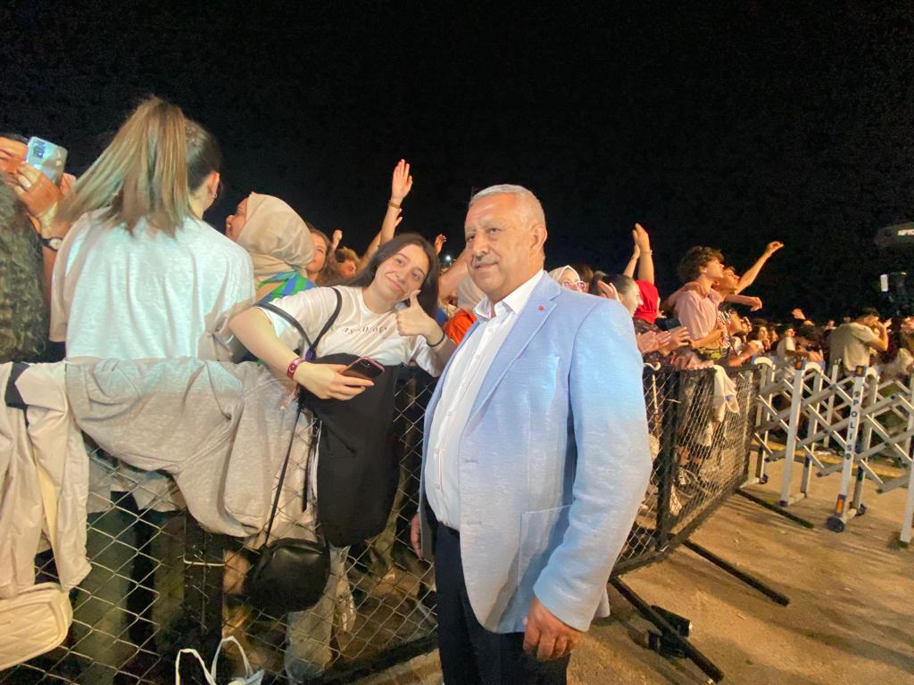 ZEYBEK VATANDAŞLARLA BİR ARADA