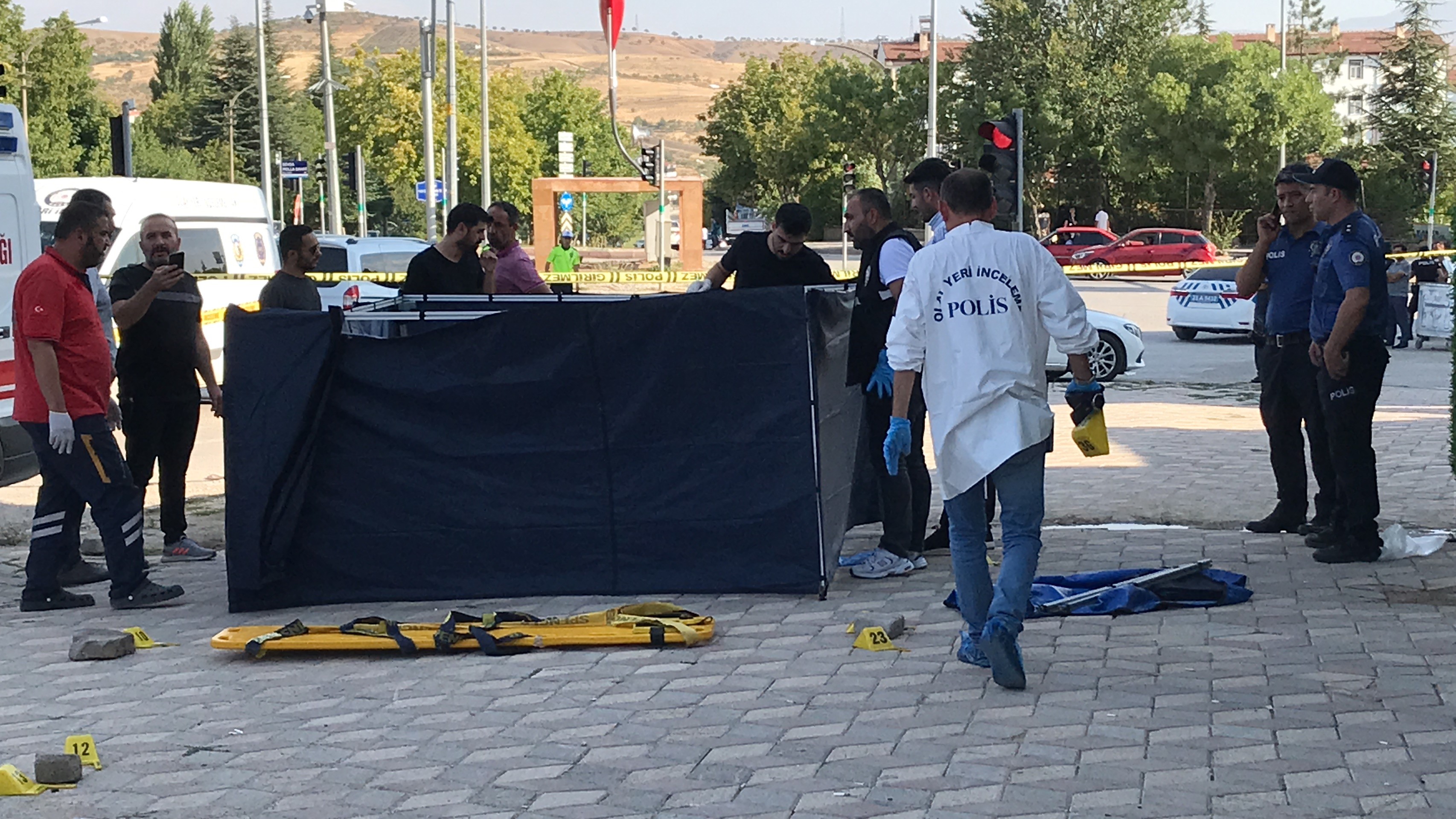 AMBULANS İÇERİSİNDE KALP MASAJI YAPILIRKEN ÖLDÜRÜLDÜ