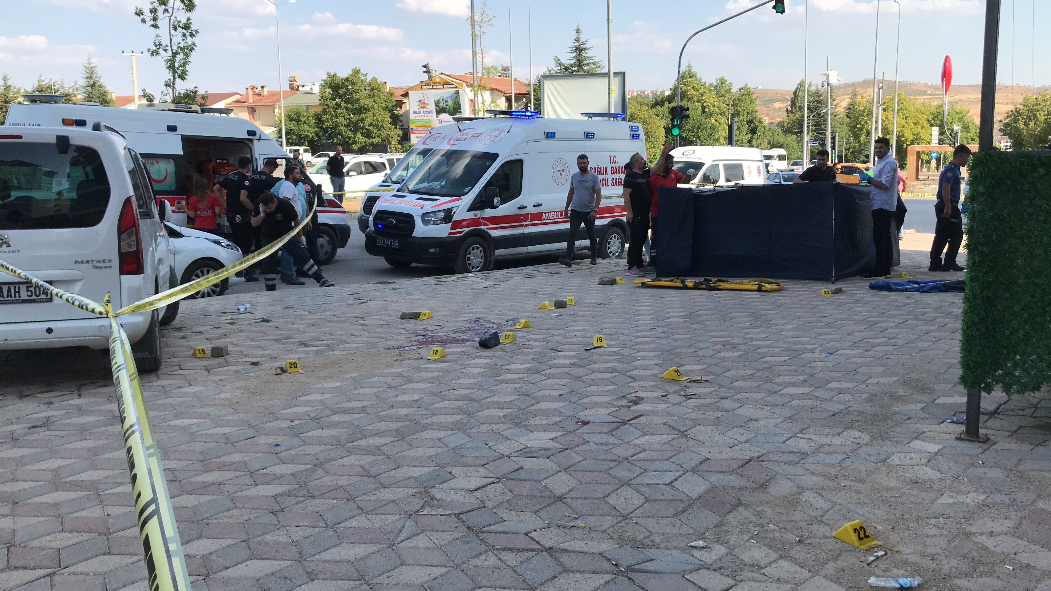 AMBULANS İÇERİSİNDE KALP MASAJI YAPILIRKEN ÖLDÜRÜLDÜ