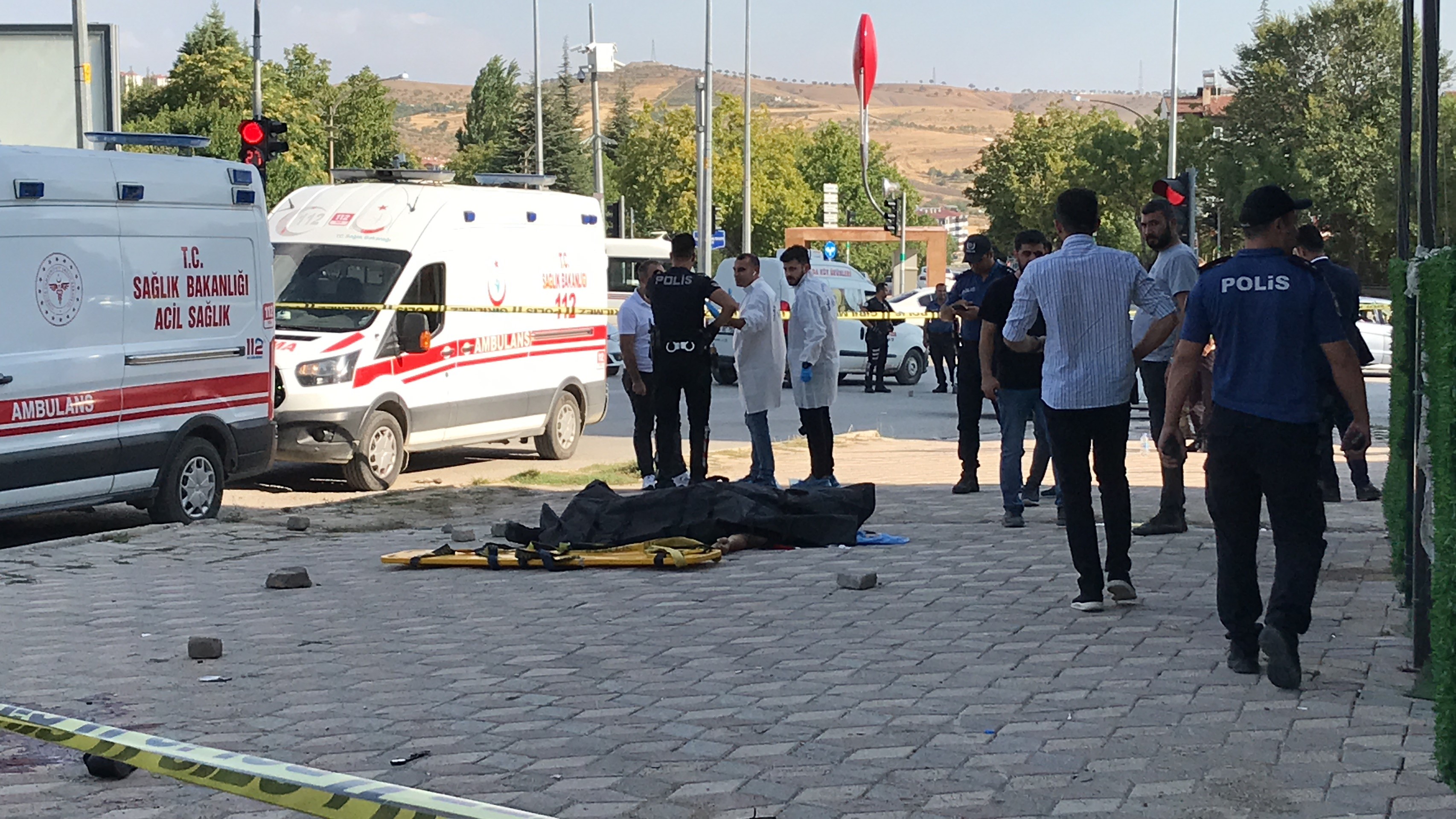 AMBULANS İÇERİSİNDE KALP MASAJI YAPILIRKEN ÖLDÜRÜLDÜ