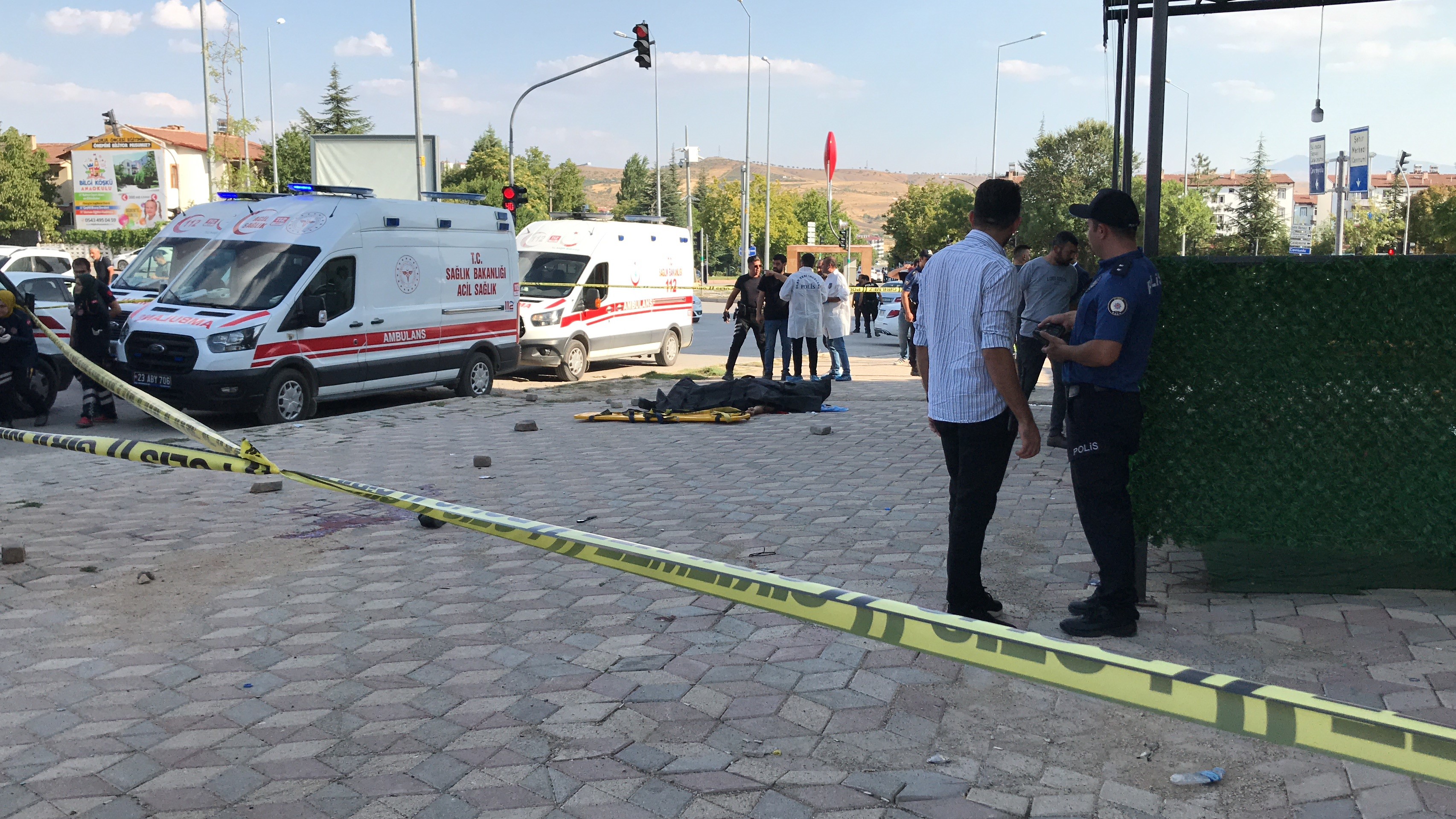 AMBULANS İÇERİSİNDE KALP MASAJI YAPILIRKEN ÖLDÜRÜLDÜ