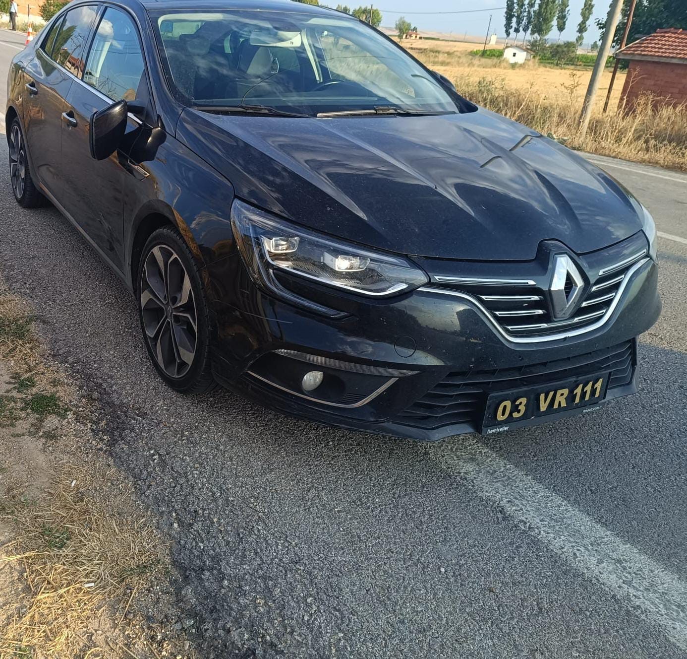 BELEDİYE BAŞKANININ KULLANDIĞI OTOMOBİL MOTOSİKLETE ÇARPTI