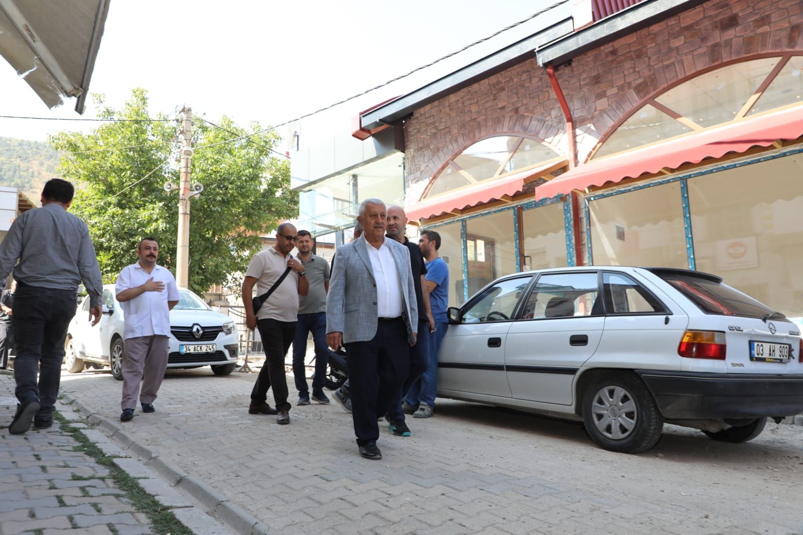 ZEYBEK İNŞAAT ALANINDA İNCELEMELERDE BULUNDU