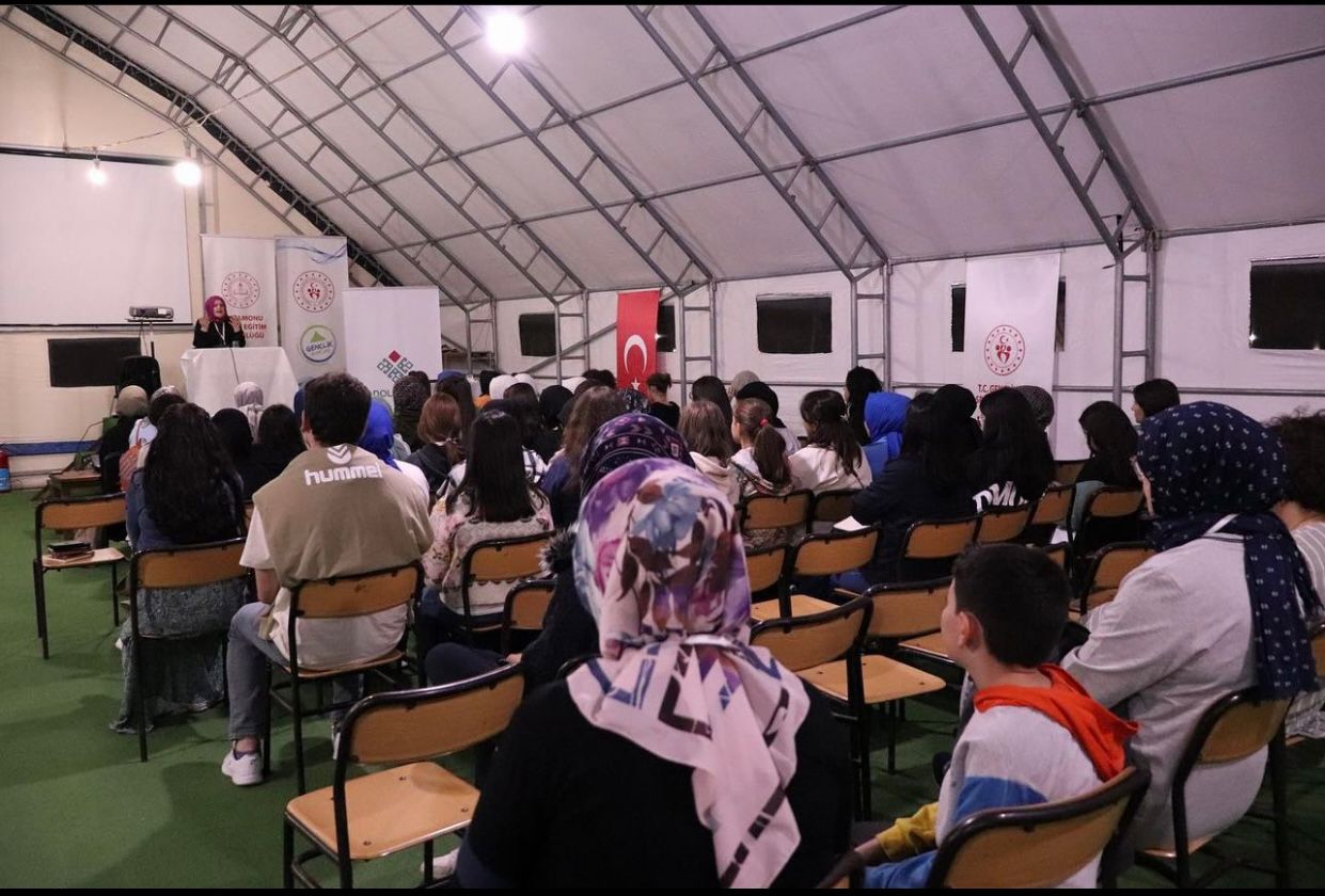 EDEBİYAT VE KÜLTÜR KAMPI DOLU DOLU GEÇTİ