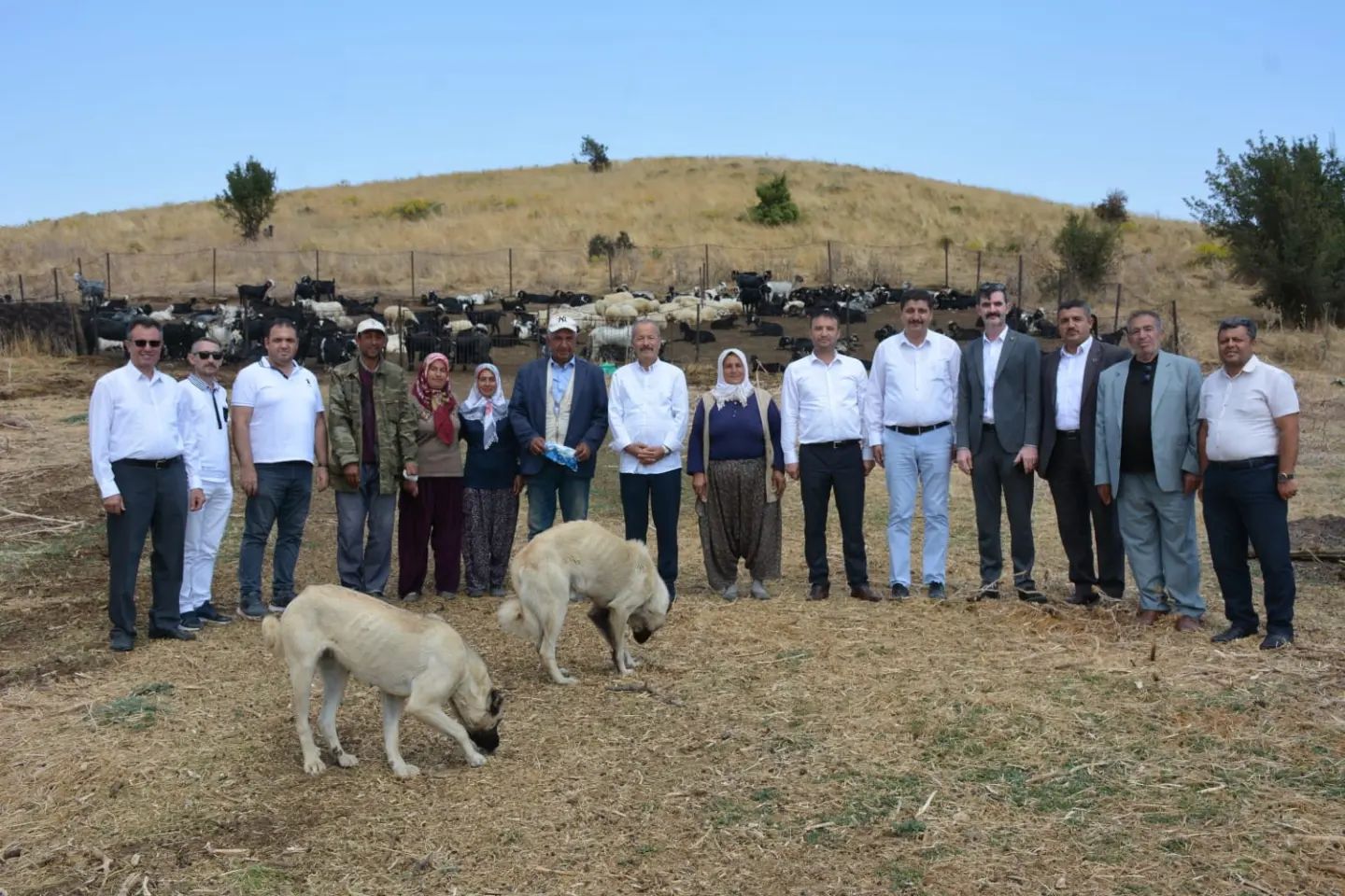 “VATANDAŞIN DERTLERİYLE DERTLENİYOR ÇÖZÜMLER ÜRETİYORUZ”