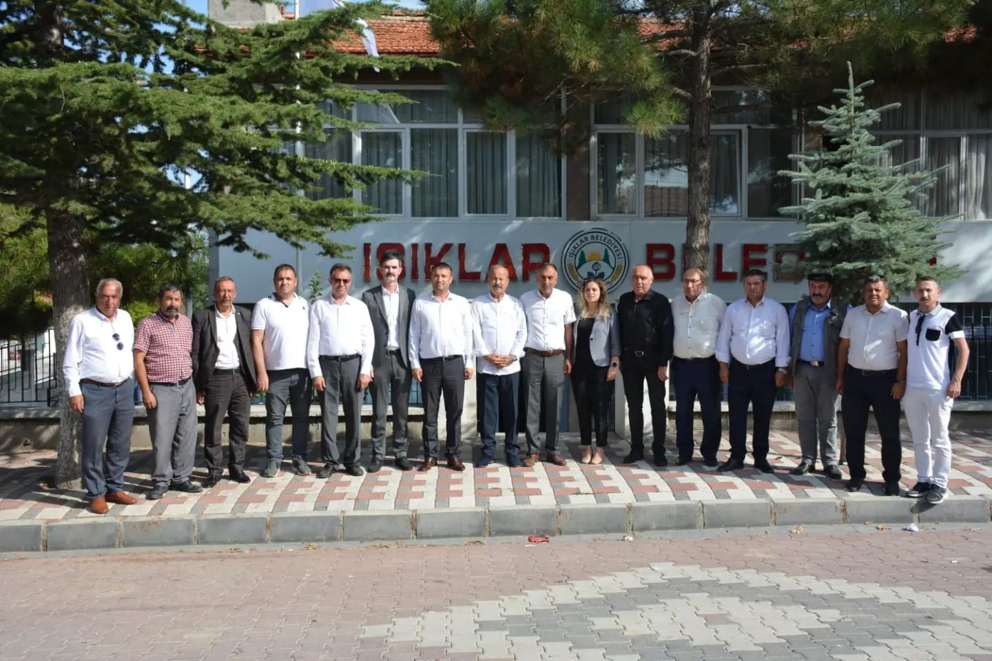 “VATANDAŞIN DERTLERİYLE DERTLENİYOR ÇÖZÜMLER ÜRETİYORUZ”