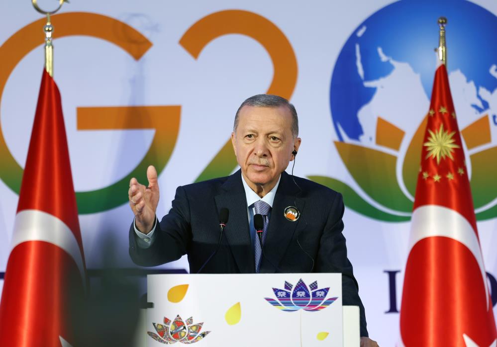 "DÜNYAYI 5 ÜYENİN DUDAĞI ARASINA SIKIŞTIRMAYALIM"