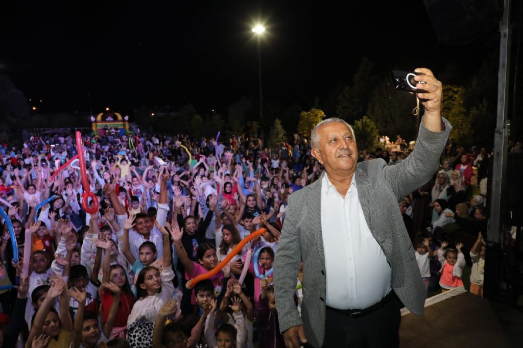 KENTİN İKİ NOKTASINDA ÇOCUKLAR ŞENDİ