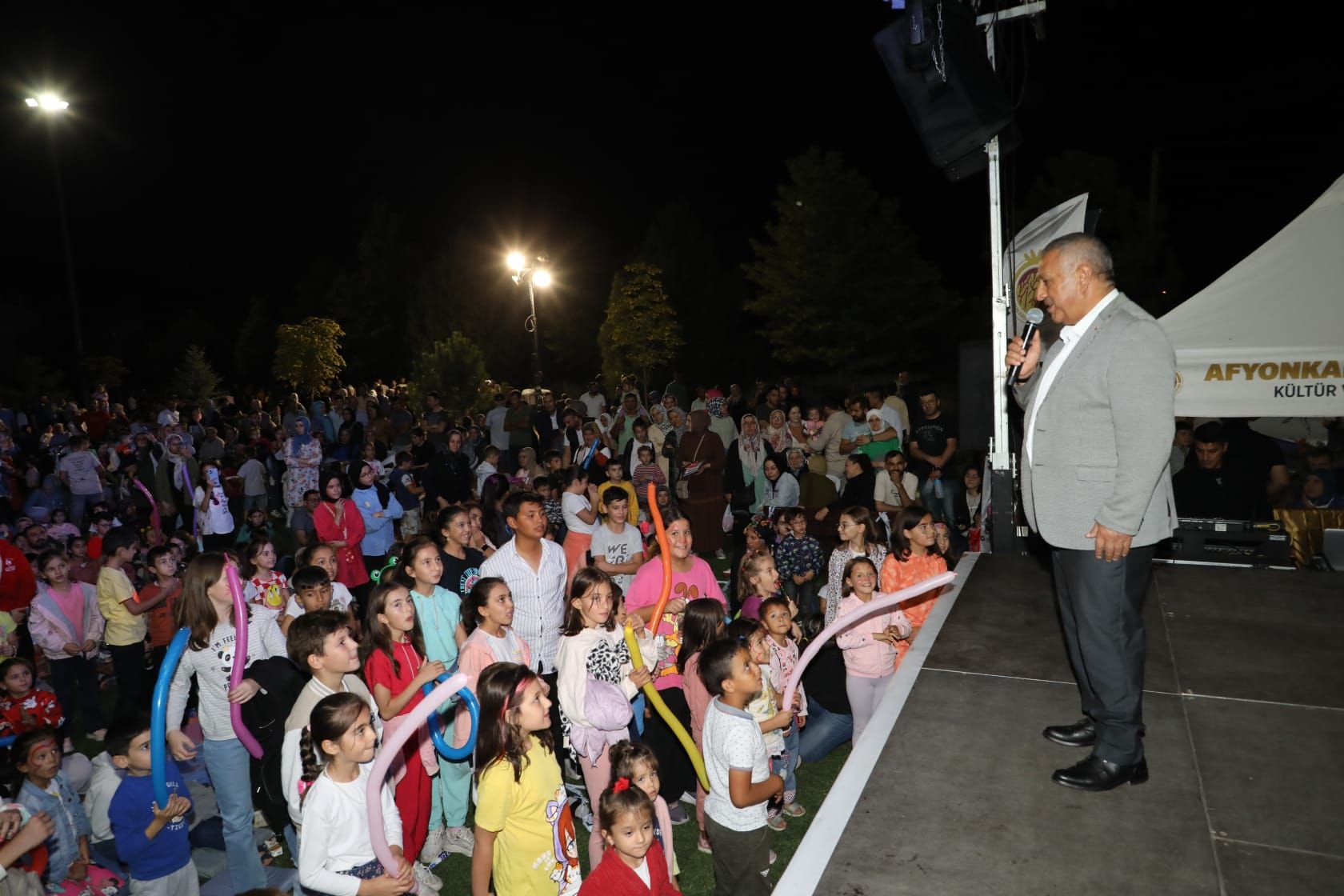 KENTİN İKİ NOKTASINDA ÇOCUKLAR ŞENDİ