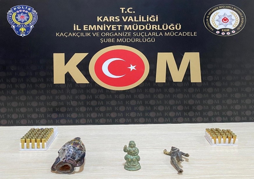 TARİHİ ESER VE SİLAH ELE GEÇİRİLDİ