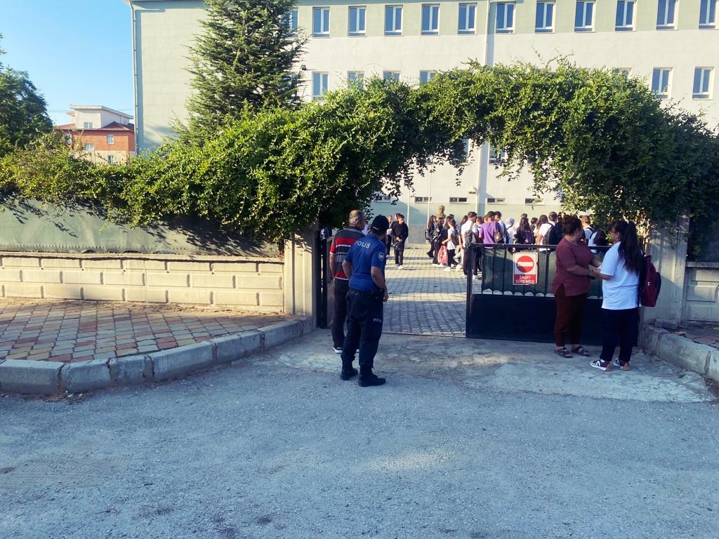 EĞİTİM KURUMLARI ÇEVRESİ VE SERVİSLER DENETLENİYOR