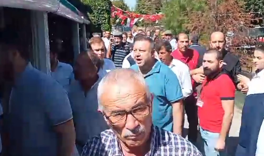 CHP KONGRESİNDE GERGİNLİK BİTMİYOR