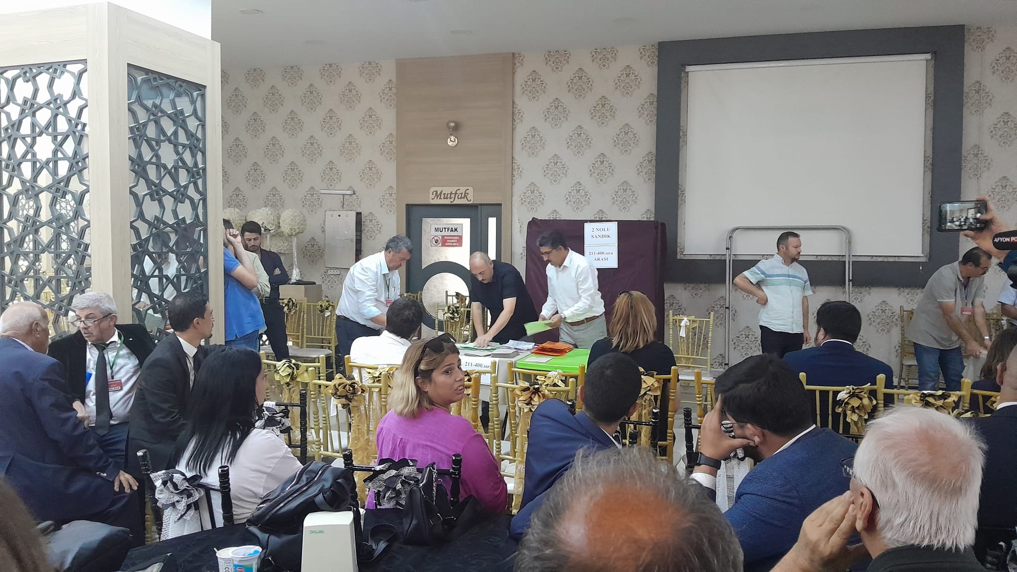 CHP MERKEZ İLÇE BAŞKANLIĞI SEÇİMİNDE OY SAYIMI DEVAM EDİYOR