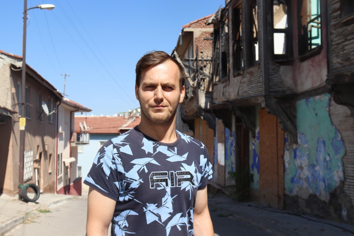 TARİHİ EVLER ÇÖKÜYOR