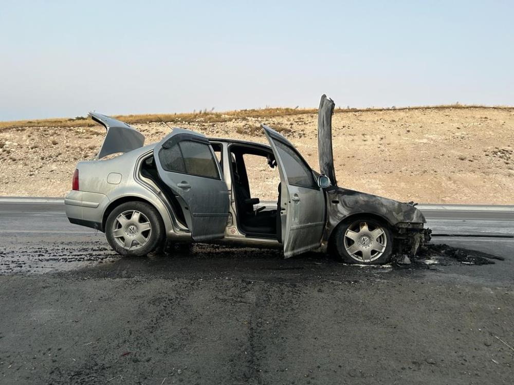 OTOMOBİLLERİNİN YANIŞINI GÖZYAŞLARI İÇİNDE İZLEDİ