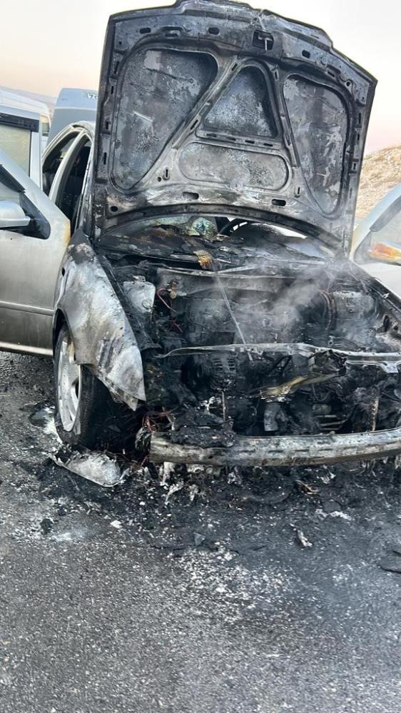 OTOMOBİLLERİNİN YANIŞINI GÖZYAŞLARI İÇİNDE İZLEDİ