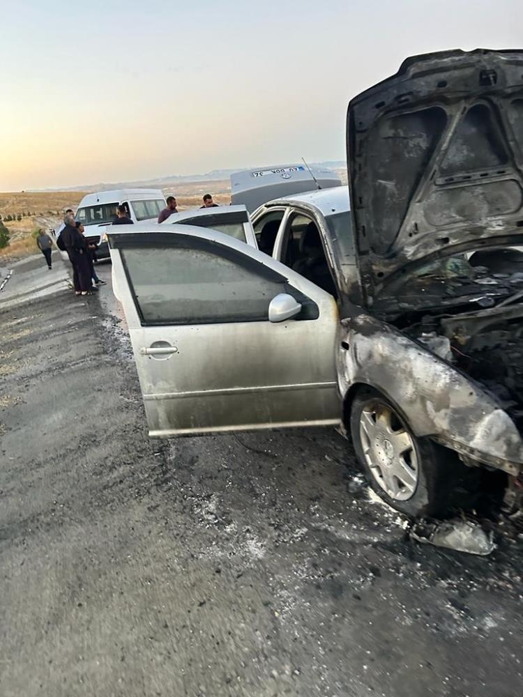 OTOMOBİLLERİNİN YANIŞINI GÖZYAŞLARI İÇİNDE İZLEDİ