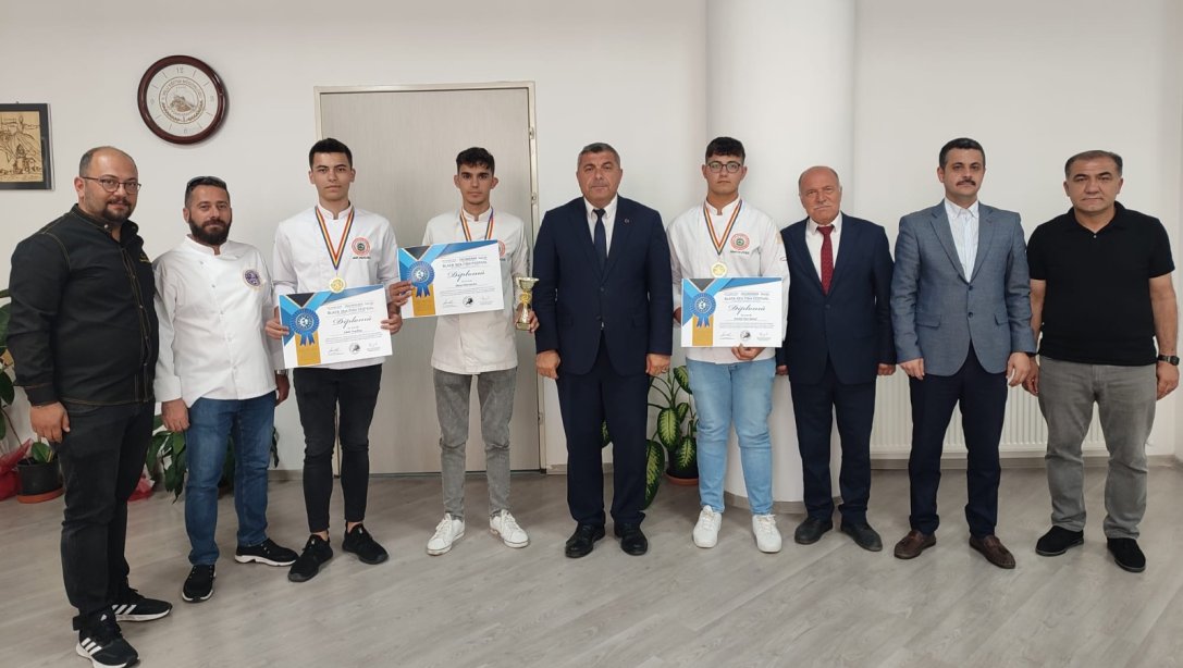 ROMANYA'DA HÜNERLERİNİ SERGİLEDİLER