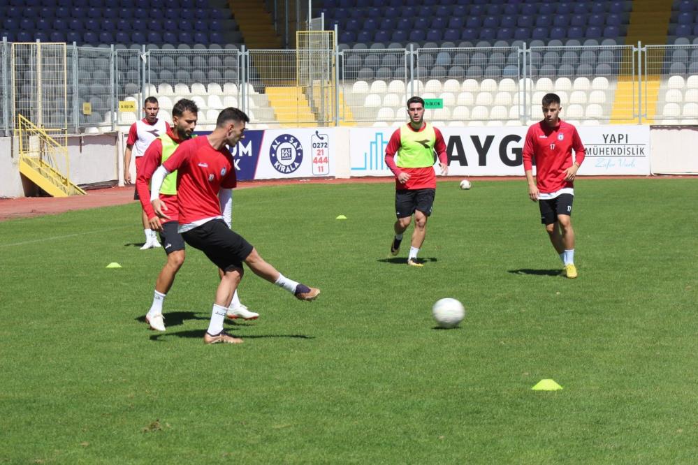 MOR ŞİMŞEKLER GALİBİYE ODAKLANDI