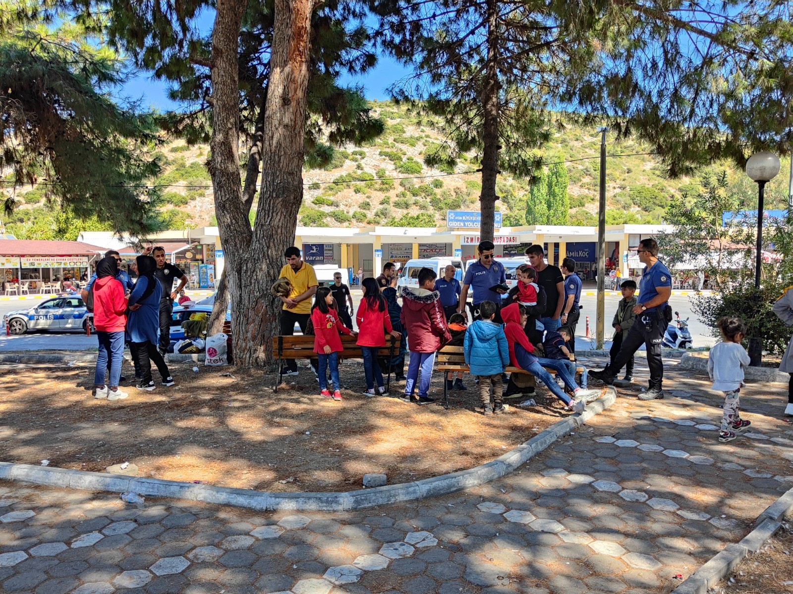 DÜZENSİZ GÖÇMENLERİN CEVABI POLİSİ BİLE ŞAŞIRTTI