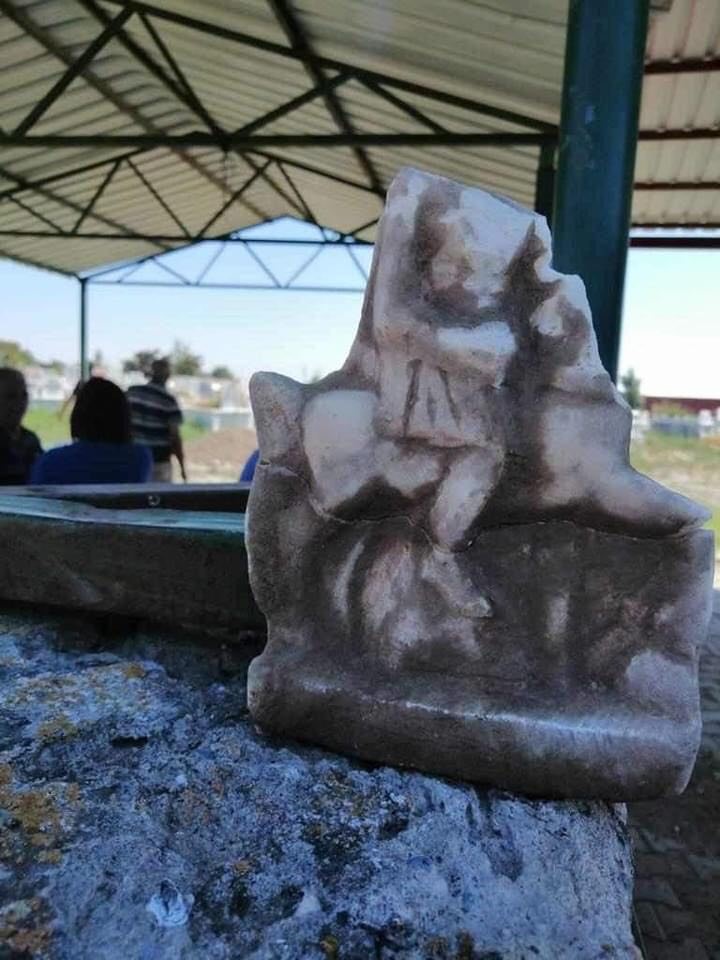 MEZAR KAZISINDA ROMA DÖNEMİNE AİT ‘ÜÇ GÜZELLER’ HEYKELİ BULUNDU