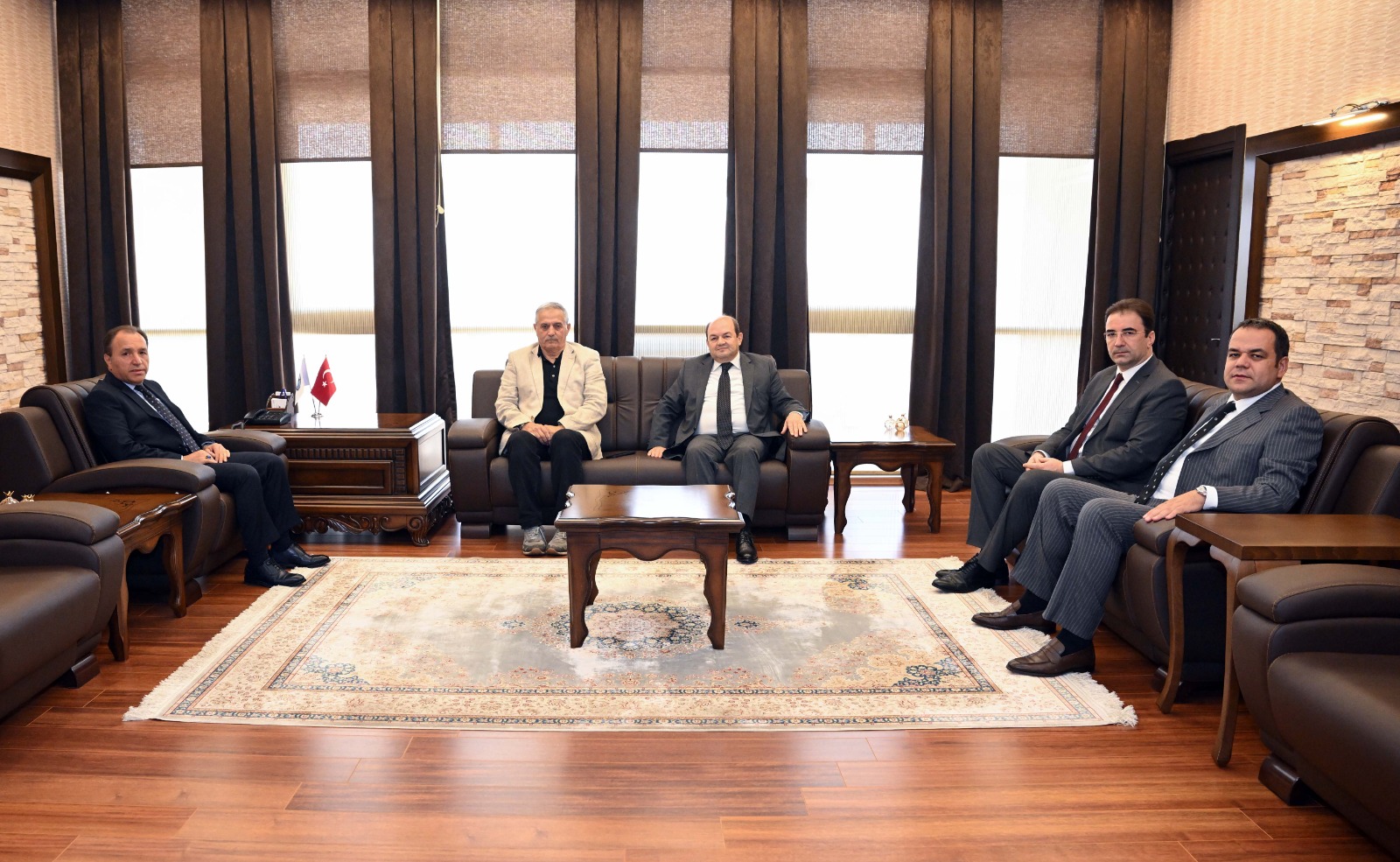 GAZETE İMTİYAZ SAHİPLERİNDEN REKTÖR KARAKAŞ'A ZİYARET