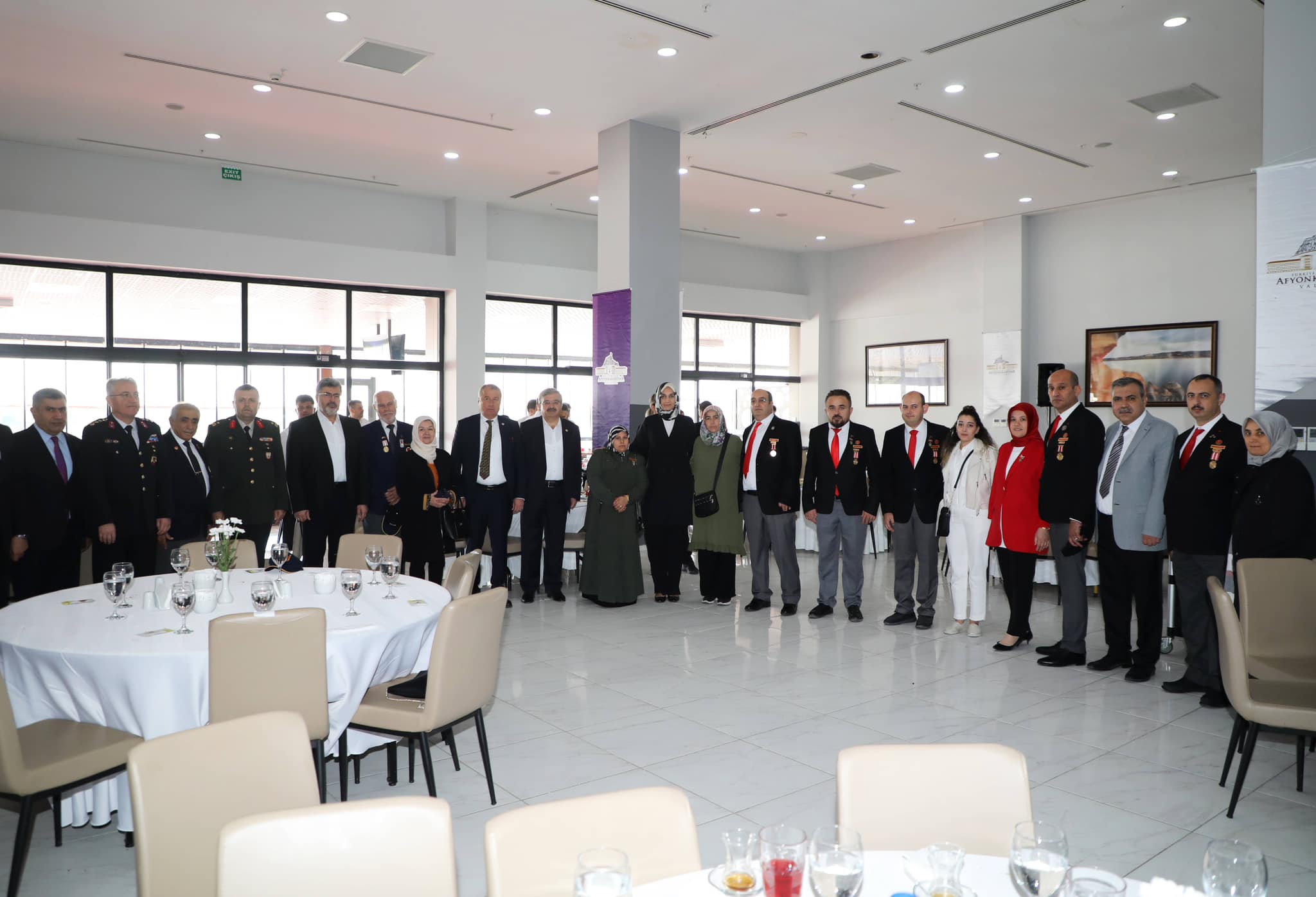 VALİ YİĞİTBAŞI GAZİLERLE DÜZENLENEN PROGRAMDA BULUŞTU