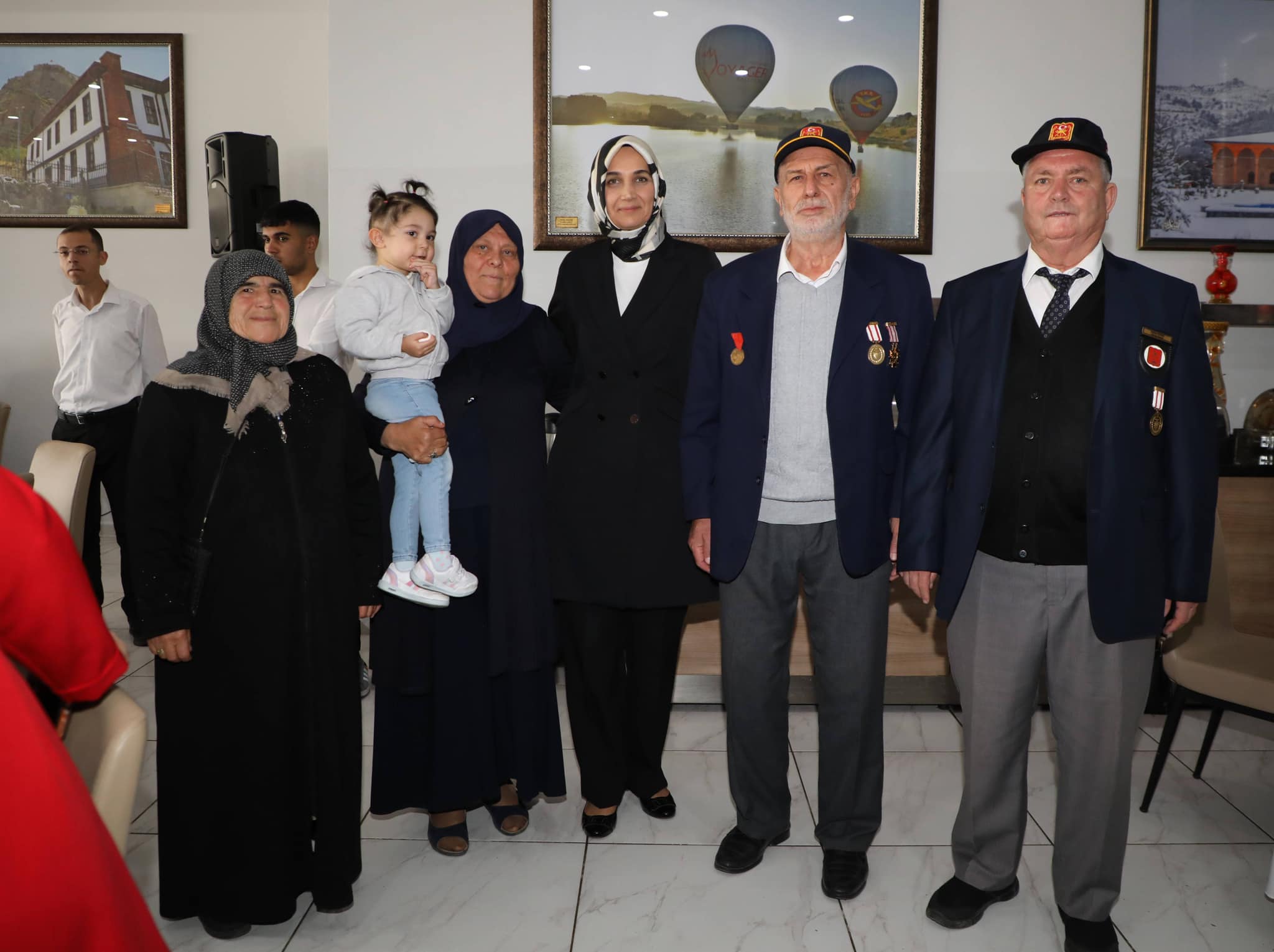 VALİ YİĞİTBAŞI GAZİLERLE DÜZENLENEN PROGRAMDA BULUŞTU