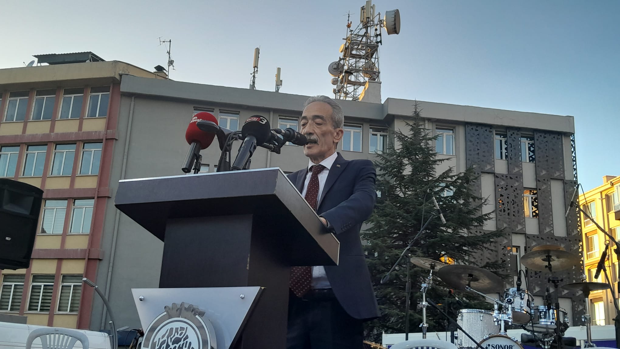 ESNAF VE SANATKARLAR ODASI BAŞKANI ÜSTÜN