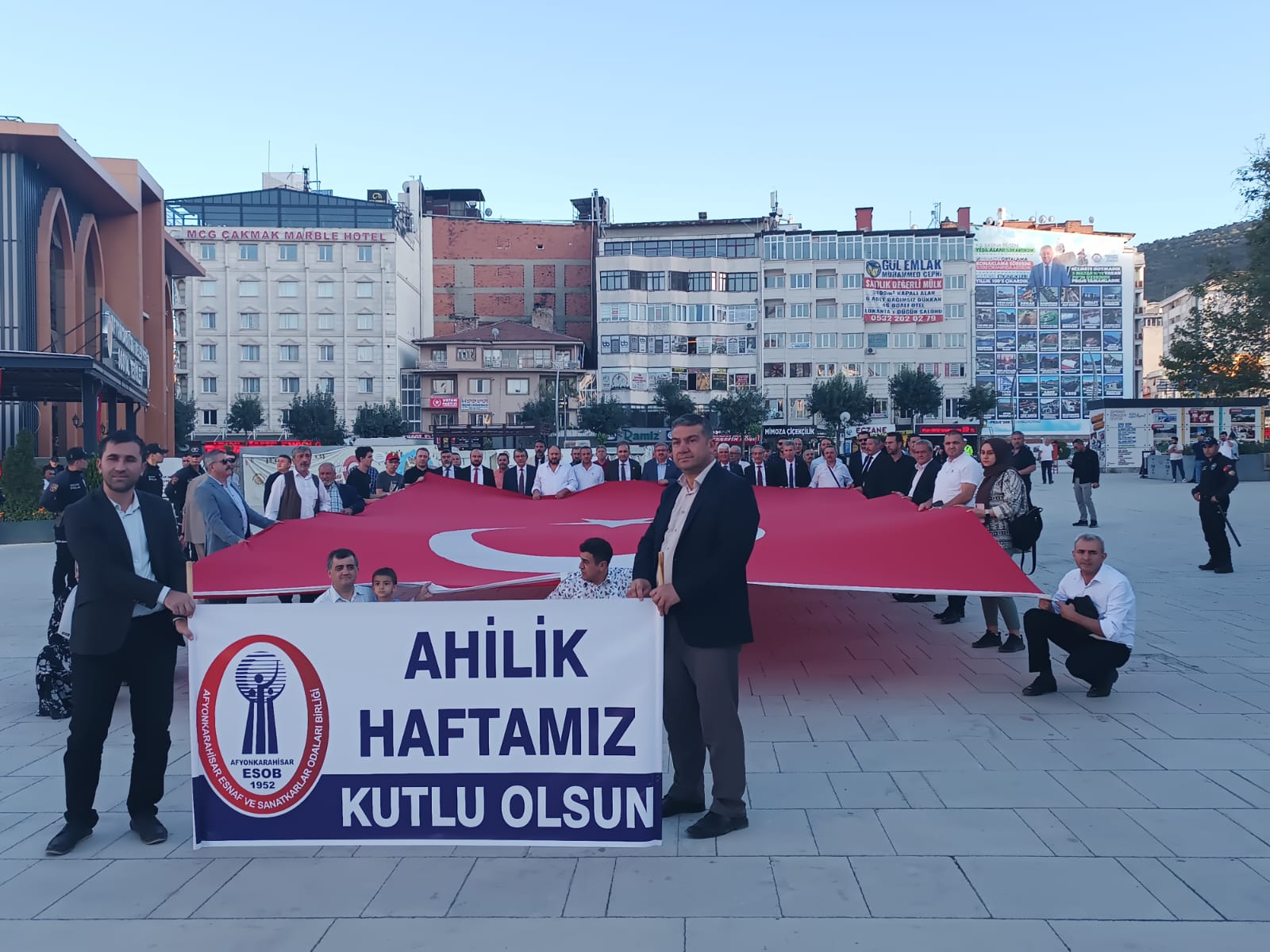 ESNAF VE SANATKARLAR ODASI BAŞKANI ÜSTÜN