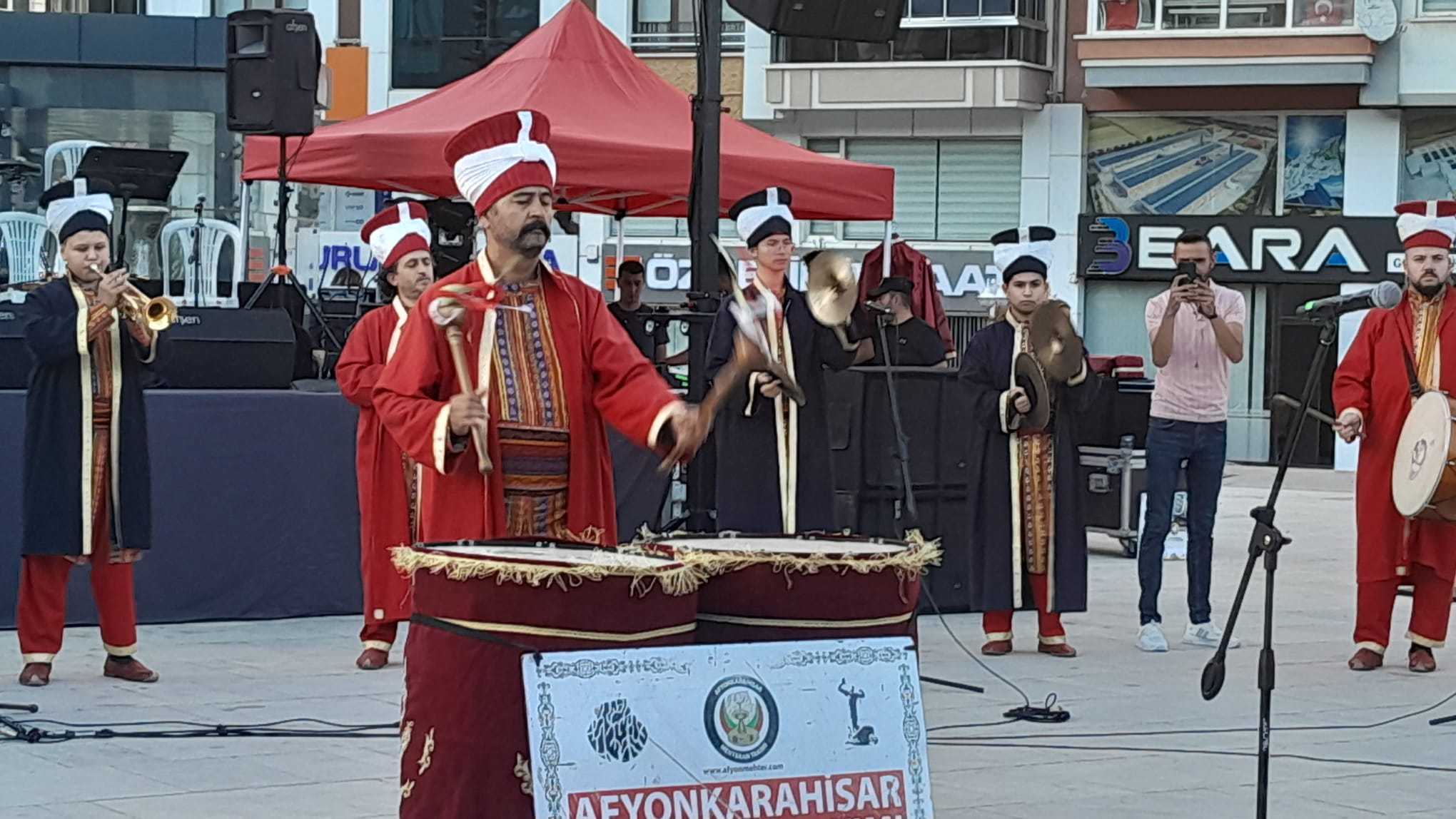 "ÇOCUKLAR YETİŞMESİ İÇİN ESNAFLARIN YANINA VERİLİRDİ"