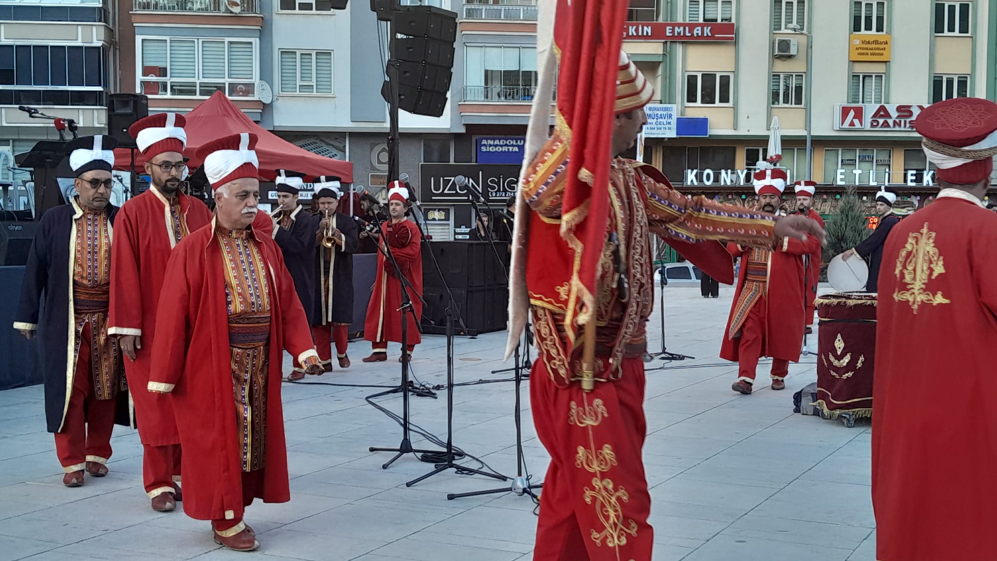 "ÇOCUKLAR YETİŞMESİ İÇİN ESNAFLARIN YANINA VERİLİRDİ"