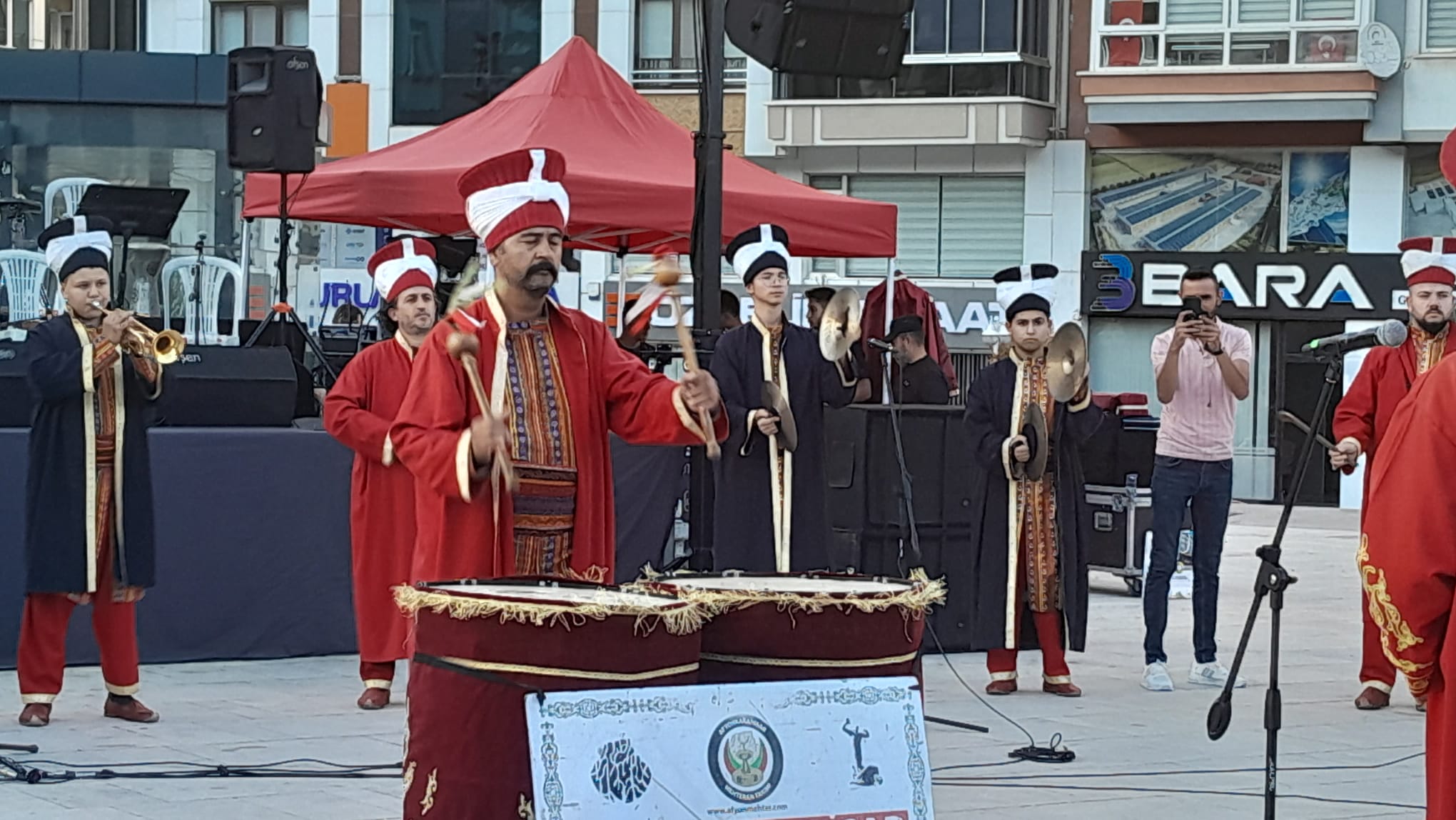 "ÇOCUKLAR YETİŞMESİ İÇİN ESNAFLARIN YANINA VERİLİRDİ"