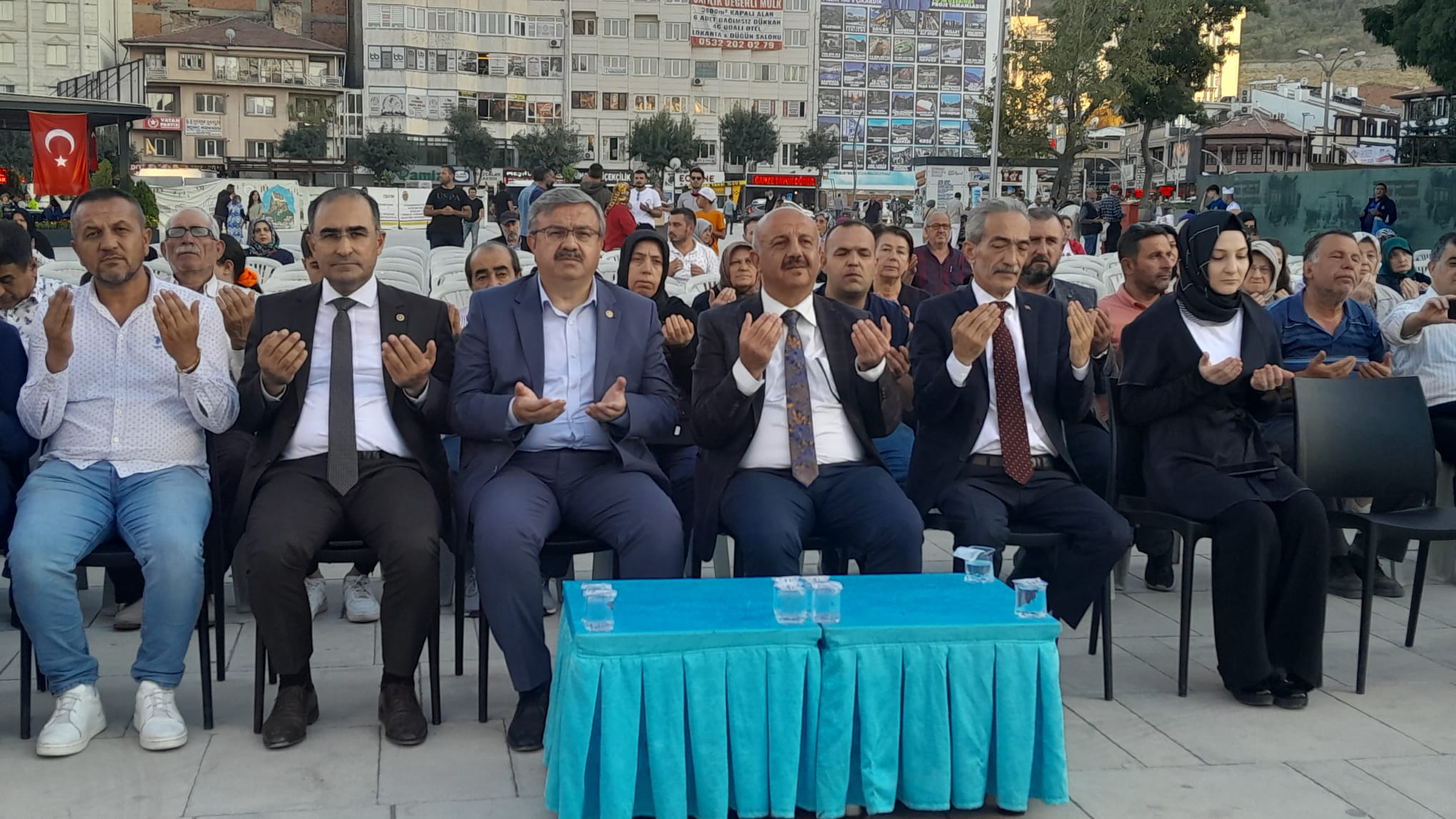 "ÇOCUKLAR YETİŞMESİ İÇİN ESNAFLARIN YANINA VERİLİRDİ"