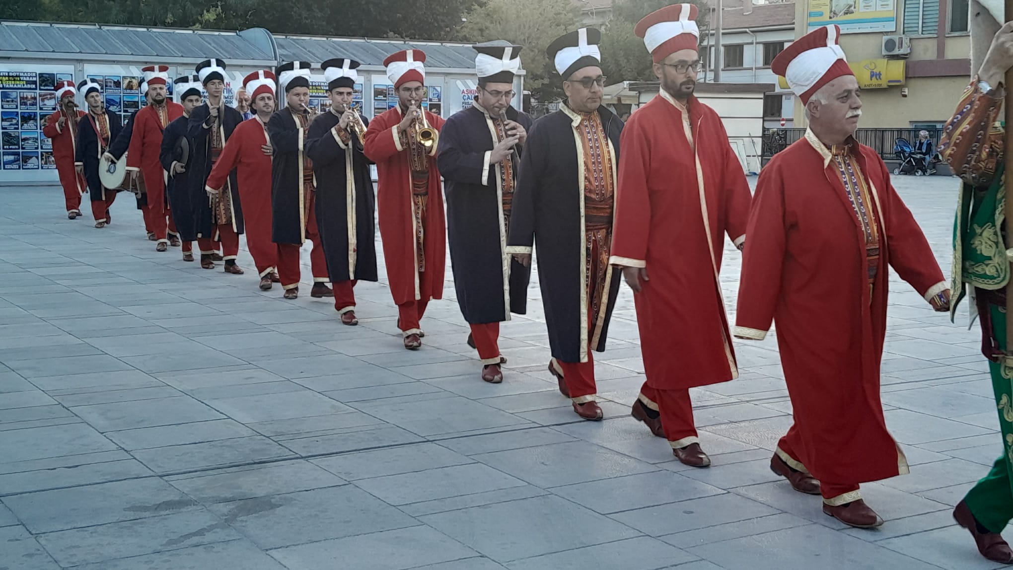 "ÇOCUKLAR YETİŞMESİ İÇİN ESNAFLARIN YANINA VERİLİRDİ"