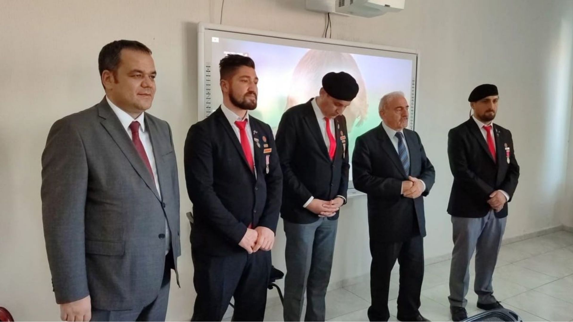 GAZİLER HAFTASI NEDENİYLE İSMAİL KUMARTAŞLI ÖĞRENCİLERLE BULUŞTU