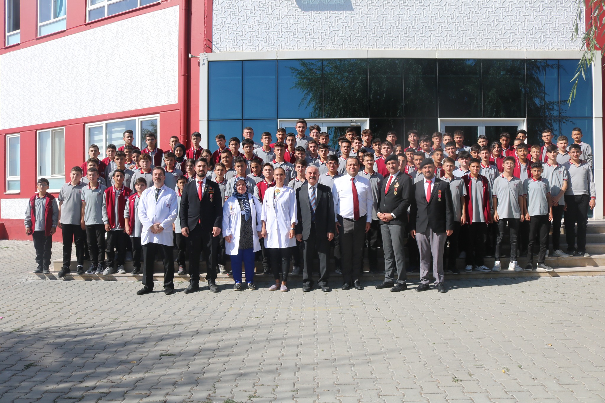 GAZİLER HAFTASI NEDENİYLE İSMAİL KUMARTAŞLI ÖĞRENCİLERLE BULUŞTU