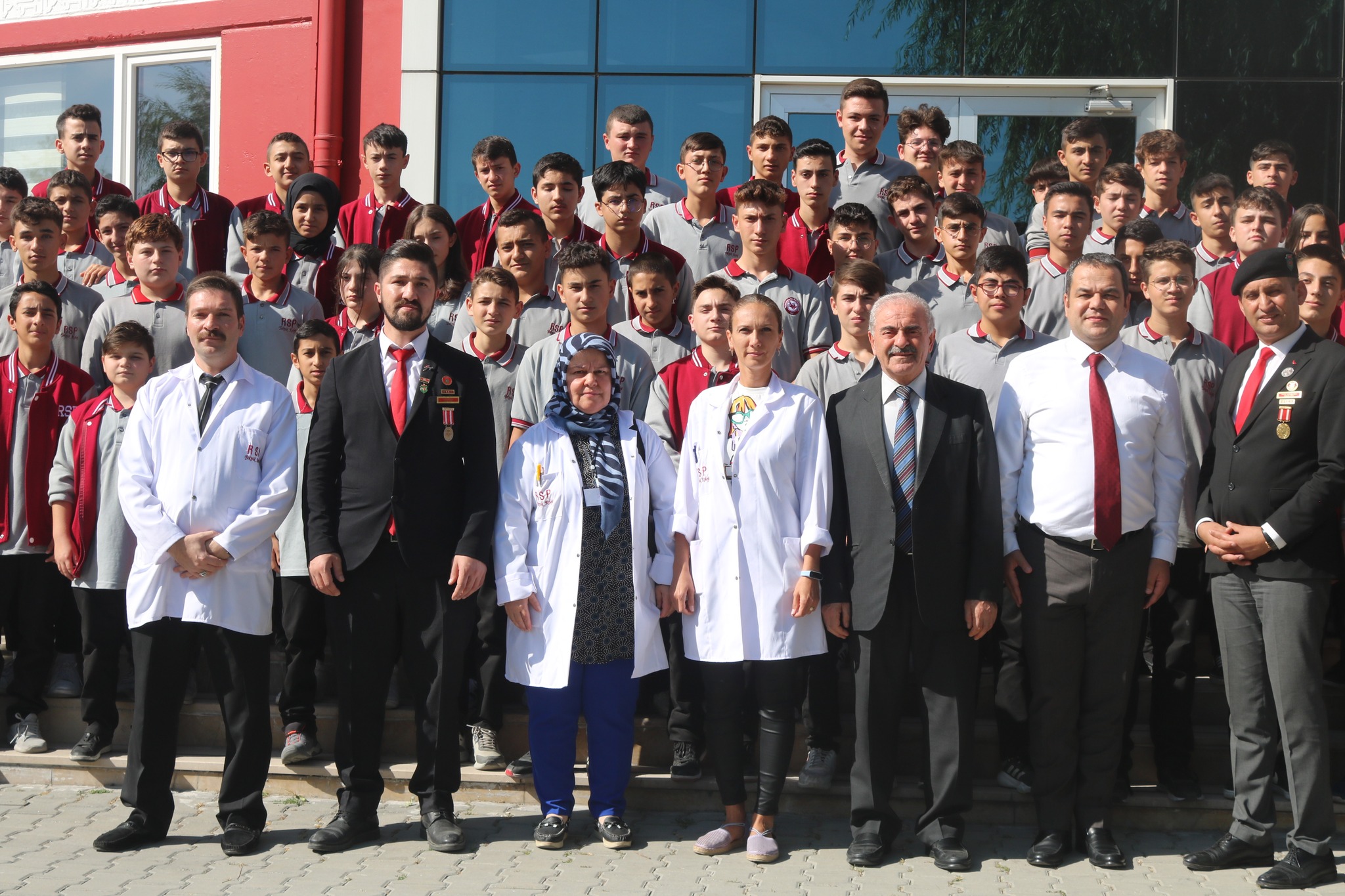 GAZİLER HAFTASI NEDENİYLE İSMAİL KUMARTAŞLI ÖĞRENCİLERLE BULUŞTU