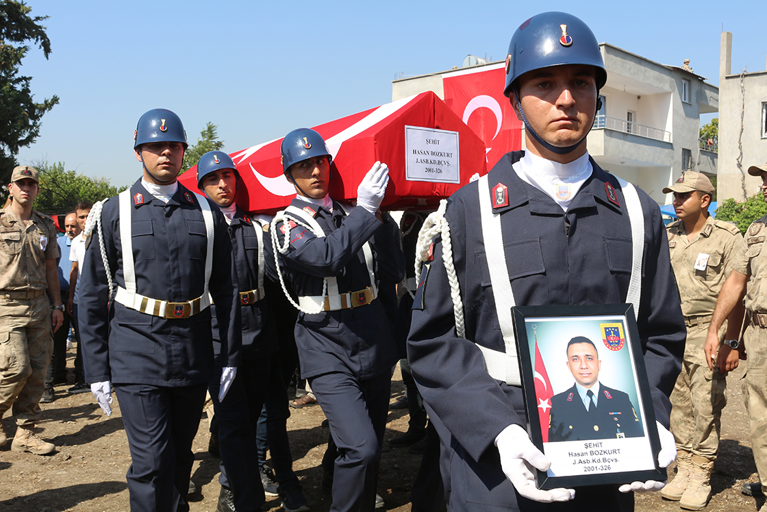 ŞEHİT JANDARMA ASTSUBAY HASAN BOZKURT'UN CENAZESİ HATAY'DA DEFNEDİLDİ