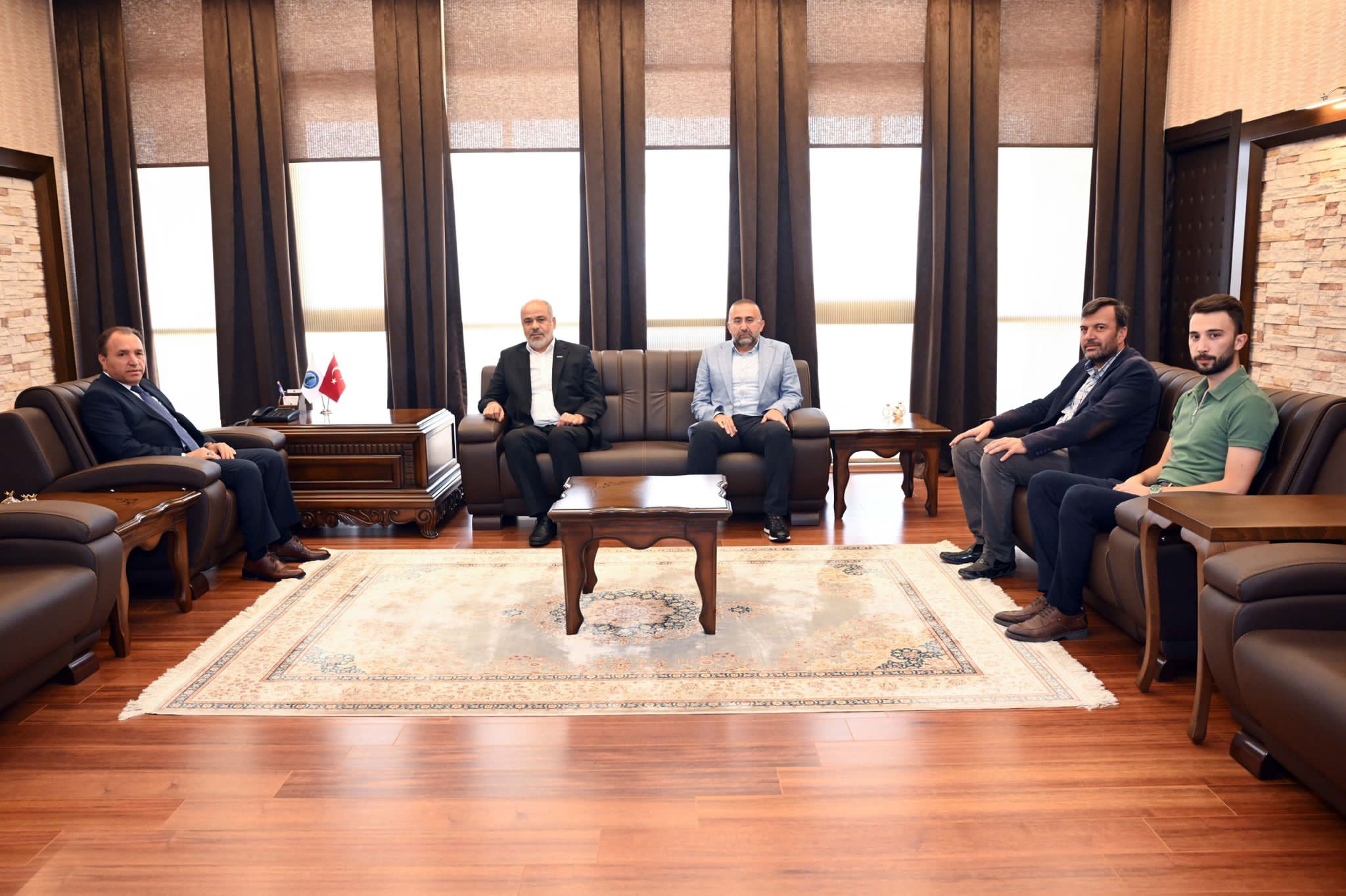 MÜSİAD YÖNETİMİNDEN REKTÖR KARATAŞ'A ZİYARET