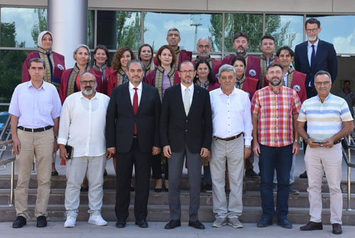AFSÜ HOCALARI CÜBBE GİYME TÖRENİNDE BİR ARAYA GELDİ