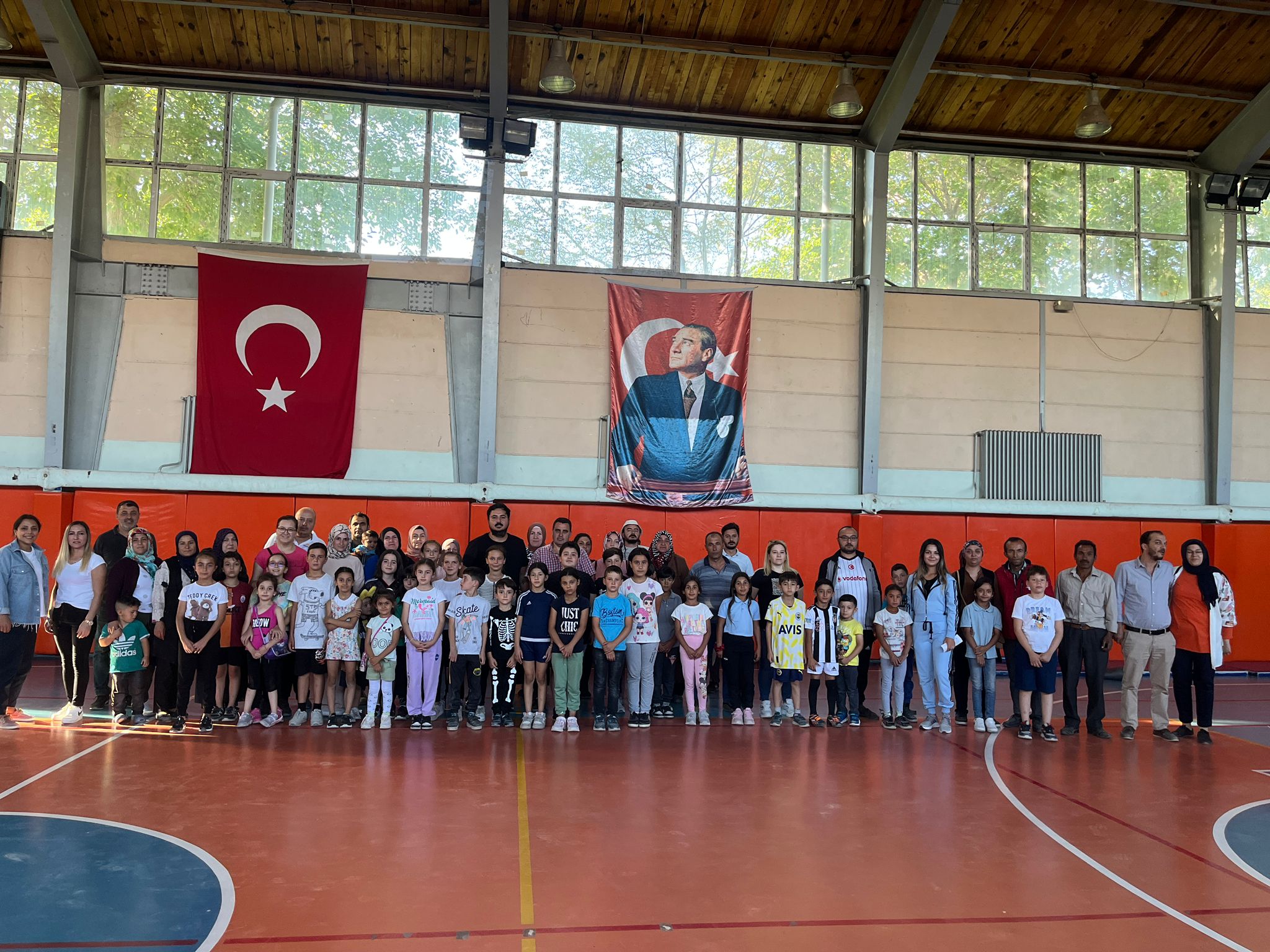 EMİRDAĞ'DA SPOR POTANSİYELİ KEŞFEDİLEN GENÇLER İÇİN TOPLANTI DÜZENLENDİ