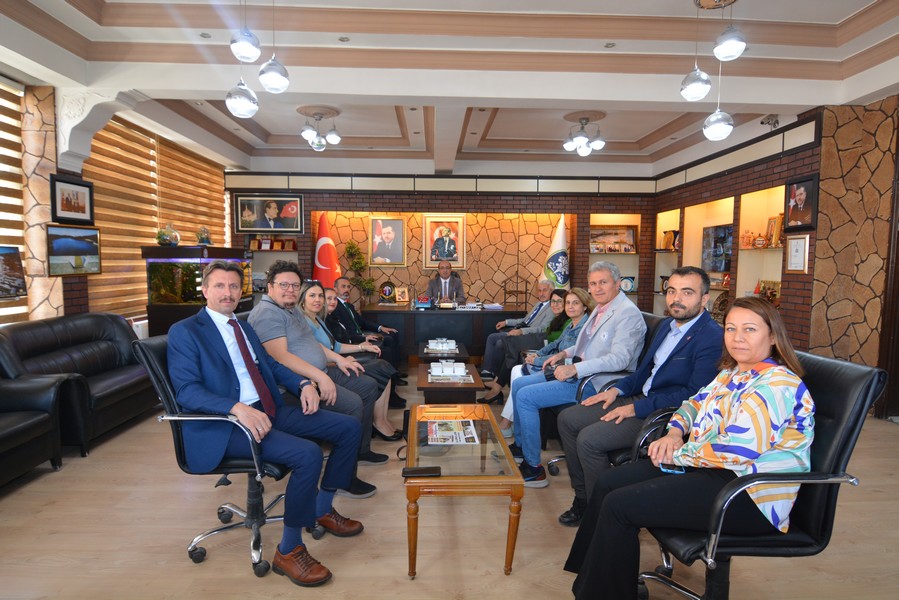 ÜNİVERSİTE HOCALARINDAN  BAŞKAN ÇÖL'E ZİYARET
