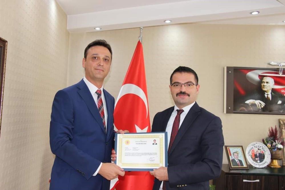 HARUN REŞİT HAN BAŞARI BELGELERİNİ TAKDİM ETTİ