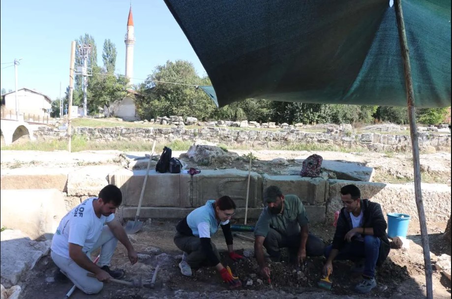 TARİHİ KAZIDAN ÇIKANLAR  GERÇEĞİN HİÇBİR ZAMAN DEĞİŞMEYECEĞİNİ GÖSTERDİ