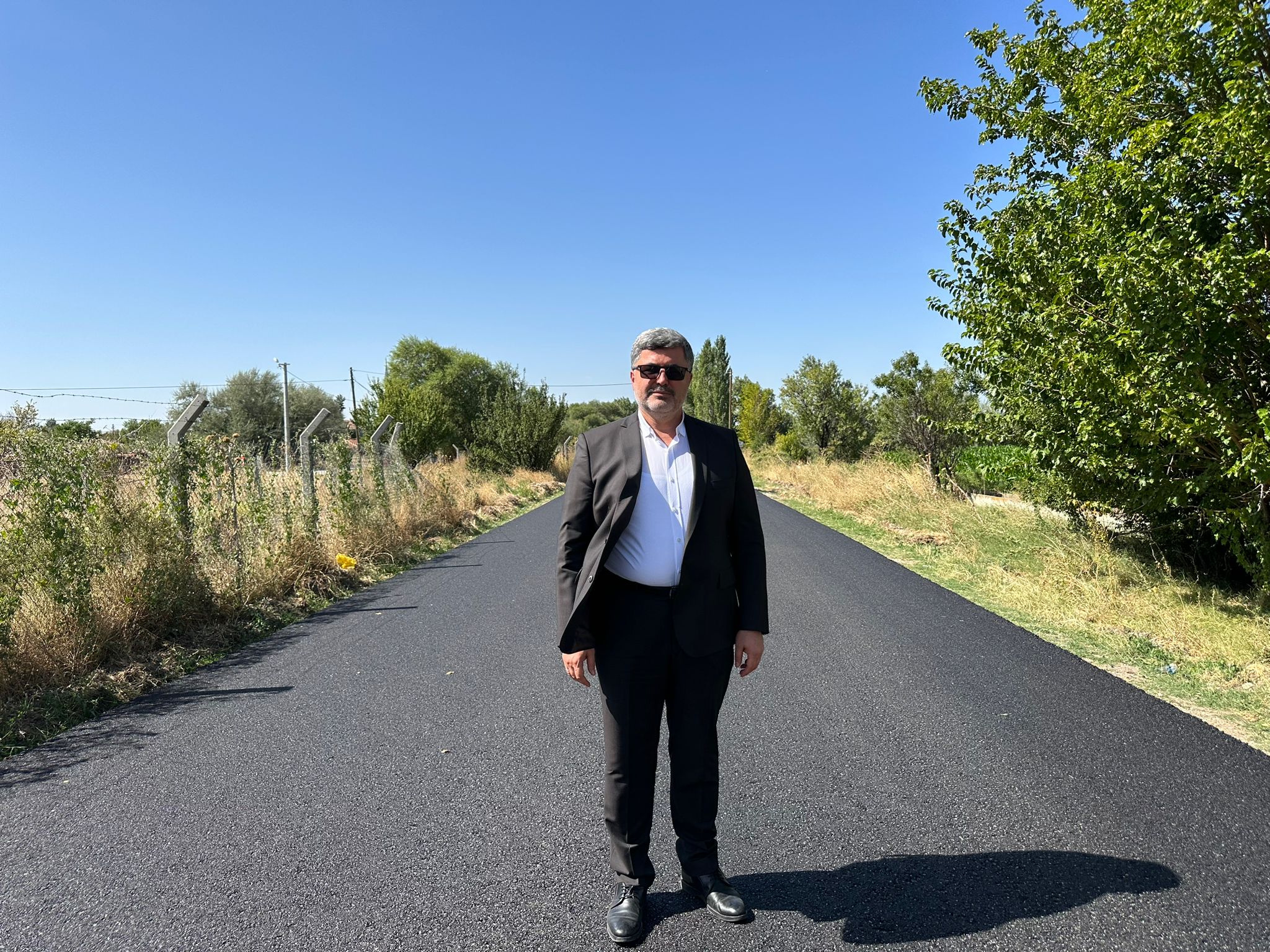 ÖZKAYA MUTLULUĞA VE ACIYA ORTAK OLDU