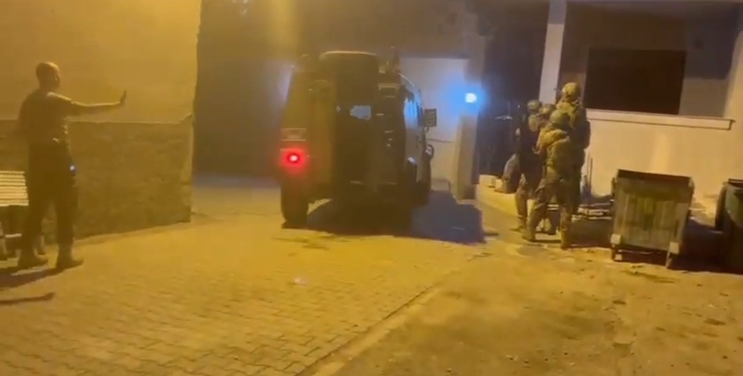 FİLM SAHNESİ DEĞİL OPERASYON